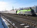 1016 036 City Airport Train mit dem rund 60 Minuten Verspäteten Euro City 113 in München Ost 
Am 06.01.2015 