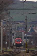 1016 024 mit Güterzug am Brigittenauer Sporn  Die Strecke, auf der sich der Güterzug gerade befindet, zweigt im Bahnhof Wien Nußdorf, überquert den Donaukanal, und verläuft