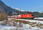 1016 044 mit einem KLV am 07.02.2015 bei Bischofshofen.