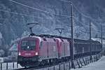 1016 007 fährt mit einer Schwesterlokomotive mit einem gemischten Güterzug in Braz den Arlberg hinauf.Bild vom 22.12.2016