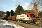 Werbetaurus 1016 047 Wiener Stdtische fhrt mit Erzzug 47407 von Donawitz in Richtung Leoben.