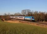 Die 1016 023 mit dem IC Königsee am 23.12.2013 unterwegs bei Hilperting.