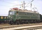 Strasshof/N im September 1987.E-Lok 1018.05 mit Reisezugwagen an der Jublilums Parade.(Archiv P.Walter)