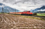 1020 018-6 der EBFL fährt mit dem SR 17154 (Lienz - Villach Hbf) bei Lendorf vorüber.