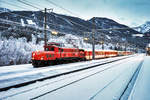 1020 018-6 hält mit dem SR 15532 (Lienz - Spittal-Millstättersee - Salzburg Hbf - Salzburg Liefering) im Bahnhof Grefenburg-Weißensee.