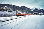 1020 018-6 hält mit dem SR 15532 (Lienz - Spittal-Millstättersee - Salzburg Hbf - Salzburg Liefering) im Bahnhof Grefenburg-Weißensee.