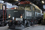 Die Elektrolokomotive 1020.023-6 der ÖBB wurde 1940 für die DR als E 94 006 gebaut. (Heizhaus Lienz, August 2019)