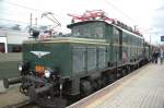 Der etwas grer Bruder von AEG,Siemens und Kraus-Maffei hergestellte 1020.47 steht am 23.08.08 bei der Parade zu `150 Jahre Eisenbahn in Tirol´ in Wrgl.