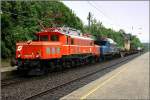 1020 018 & 1020 041 der MWB fahren mit SDG 90533 von Salzburg Gnigl nach Villach Sd Gvbf.Anlass fr diese Fahrt war das 100 Jahre Tauernbahn Jubilum, mit Festen in Villach und Spittal an der Drau. 
Villach 6.6.2009