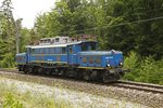 1020 041 fährt am 21.06.2016 als Lokzug bei Gesäuse Eingang durchs Ennstal.