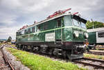 1041.15 der ARGE, steht am 6.8.2017 auf dem Vereinsgelände vom Verein  Neue Landesbahn  im Mistelbacher Lokalbahnhof.