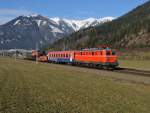 Heute den 30.12.2012 war die RPS 1041.202 mit dem bis dato in Sigmundsherberg verbliebenen Dampfkran 9768.042 sowie dem  Europawaggon  50 81 28-30 304-9 und zwei weiteren Waggons als SLGAG 93045 ber die Kronprinz-Rudolf-Bahn nach Lienz unterwegs. Dieses Bild zeig den oben genannten Zug nahe Seiz, im Hintergrund ist der Reiting mit seinen vier Gipfeln - Geck (2214 m), Grieskogel (2148 m), Kahlwandspitze (2049 m) und Klauen (1849 m) teilweise zu sehen.

 Ich wnsche allen Betrachtern dieses Bildes eine erfolgreiches neues Jahr 2013!  Gut Licht  und viele tolle Motive.