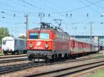 Erlebniszug 5924  Donau  war am 14.07.2007  mit der 1042 032 bespannt.Zu sehen ist der Zug   wie er Wels in Richtung Passau verlsst.