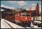 1042 520 fährt am 20.03.2000 mit einem Erzleerwagenzug zwischen Leoben Donawitz und Leoben Hbf.