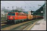 1042 019 fährt am 19.03.2004 mit einem Güterzug durch den Bahnhof Bruck an der Mur.