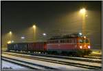 E-Lok 1042 013 in Blutorange fhrt mit einem Gterzug von Knittelfeld in Richtung Zeltweg.