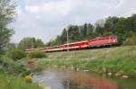 Hab ein bisschen in meinen Aufnahmen gestbert und  dieses Bild vom 07.05.2007 gefunden.Es zeigt eine Altlack 1042  mit Schlieren = Rex 3909 auf dem Weg von Linz nach  Selzthal kurz vor Wartberg/Kr.