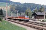 BB 1042 583-3 mit E 1751, Breitenstein, 07.05.1994 [Semmeringbahn] 