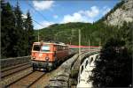 1042 033 fhrt mit IC 559 ber die Kalte Rinne am Semmering.