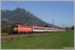 1042.041 mit IC 518 von Graz nach Salzburg, aufgenommen bei Mautern am 10.10.2010.