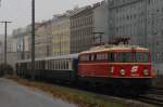 1042 023 auf der Donauuferbahn SLP 95980 von Wien Floridsdorf (O) nach Wien Franz Josefsbahnhof (Wfg), hier zum sehen kurz vor der Durchfahrt der Wiener Reichsbrcke; am 23.11.2012