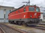 OeBB 1044 120-2 wartet am 02.11.03 vor dem Depot in Buchs SG auf den nchsten Einsatz  