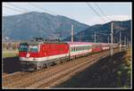 1044 041 fährt am 1.12.2003 mit IC535 (Wien - Villach) bei Niklasdorf durchs Murtal.