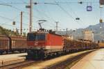 Am 27 Mai 2002 durchfahrt ÖBB 1044 005 Feldkirch mit ein Guterzug von Buchs SG nach BLudenz.