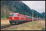 1044 104 fährt am 3.04.2002 mit IC668 (Graz - Bregenz) bei St.Martin am Grimming durchs Ennstal.