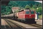 1044017 fährt am 25.05.1993 mit Güterzug durch den Bahnhof Kapfenberg