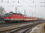 1044 100 mit EZ 5914  Donau  fhrt am 25.12.2007  in den Welser Hbf ein.