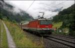 1044 095 (9181 1044 095-8) rollt mit einer RoLa am Haken, die Brennerbahn hinab.