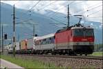 1044 121 (9181 1044 121-2) hngt am Zugschluss einer RoLa und ist zum Brennersee unterwegs.