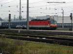 1044 201-0 mit der RoLa im Bahnhof Htteldorf am 14.November 2001