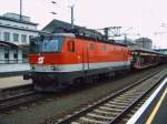 1044 034-5 war am 05.04.2006 mit leeren Autowagons auf der Westbahn unterwegs.