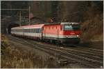 1044 014 mit IC 652 (Graz - Wien Meidling) beim Verlassen des 190m langen Klamm-Tunnels nahe Klamm-Schottwien.