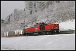 Am 12.12.2018 fährt die 1063.040 mit einen Güterzug bei Hönigsberg Richtung Norden.