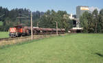 Abholung von Wagen beim Hartsteinwerk Kitzbühel mittels ÖBB 1063.006-9 am 12.09.1994, Aufnahme 10.04 Uhr, direkt vor der Abfahrt zur Hauptstrecke.