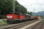 1063 045 stellt einen kuzen Gterzug in Feldkirchen zusammen. 07.07.2004