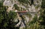 Type 1063 geleitet ihren Gterzug ber die Schlobachgrabenbrcke talwrts Hochzirl zu. Ende August 2009 kHds