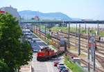 Ein immer wieder schnes Motiv: 1063 026 befrderte einen Containerzug zum Wiener Zentralverschubbahnhof.(4.6.2010)