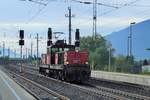 1064 004-3 am frühen Morgen des 1.5.2018 bei der Durchfahrt durch den Bahnhof Pusarnitz (Tauernbahn). Hier ist die Lok, die im Verschiebebahnhof Villach eingesetzt ist, äußerst selten anzutreffen.