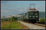 1072.01 vor der Kulisse der Hundsheimer Berge in Bad Deutschaltenburg bei der Rckfahrt mit ihrem Sdz 16405 am 10.6.2006.