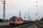 1110 522 als Lp von Wien Franz-Josefsbahn bei der Einfahrt in den Bahnhof von Wiener Neustadt Hauptbahnhof (Nb), nach Strzen geht es dann wieder zurck als 14752 nach Laa an der Thaya (Laa); am