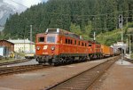 1110.519+1020 mit G-43644 in Langen am Arlberg. Juli 1985