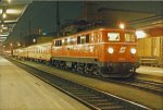 1110.11 steht mit R-5132 in Innsbruck Hbf. am 6.2.86 zur Abfahrt bereit.