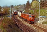 Im April 1986 fhrt 1110.10 mit G-43658 durch Eichgraben/A. nach Hall/T.