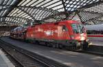 1116 089-4 fährt am Morgen des 5.7.2017 mit dem EN40490/420 von Wien Hauptbahnhof/ Innsbruck Hauptbahnhof nach Düsseldorf Hauptbahnhof in den Kölner Hauptbahnhof ein.