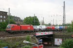 ÖBB 1116 155 mit werksneuen Nutzfahrzeugen im Güterbahnhof Köln-Kalk Nord.