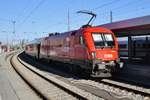 1116 160-3 schiebt am 14.8.2017 den RJ111 nach Klagenfurt Hauptbahnhof aus dem Münchener Hauptbahnhof.